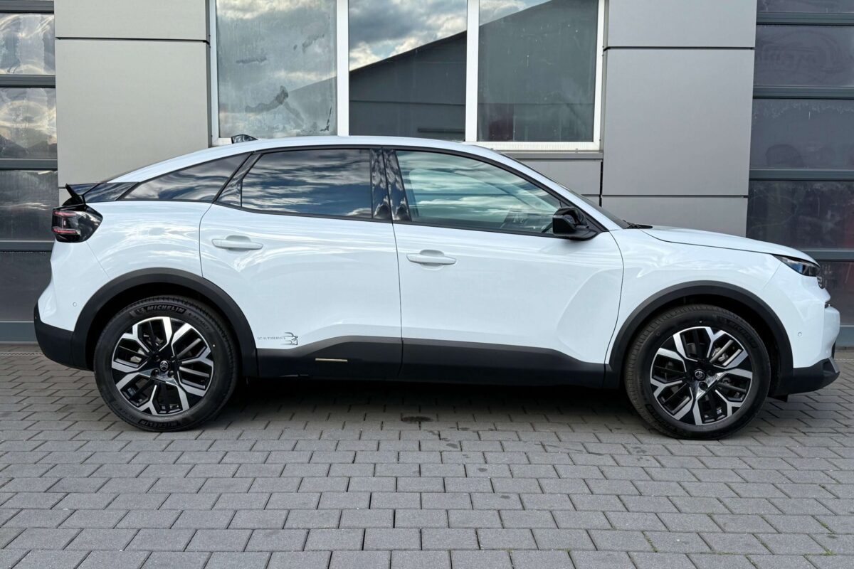 03_Citroen_C4_vorne_seite_r