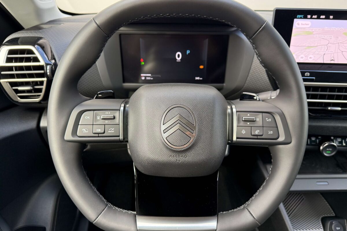 06_Citroen_C4__schwarz_Lenkrad