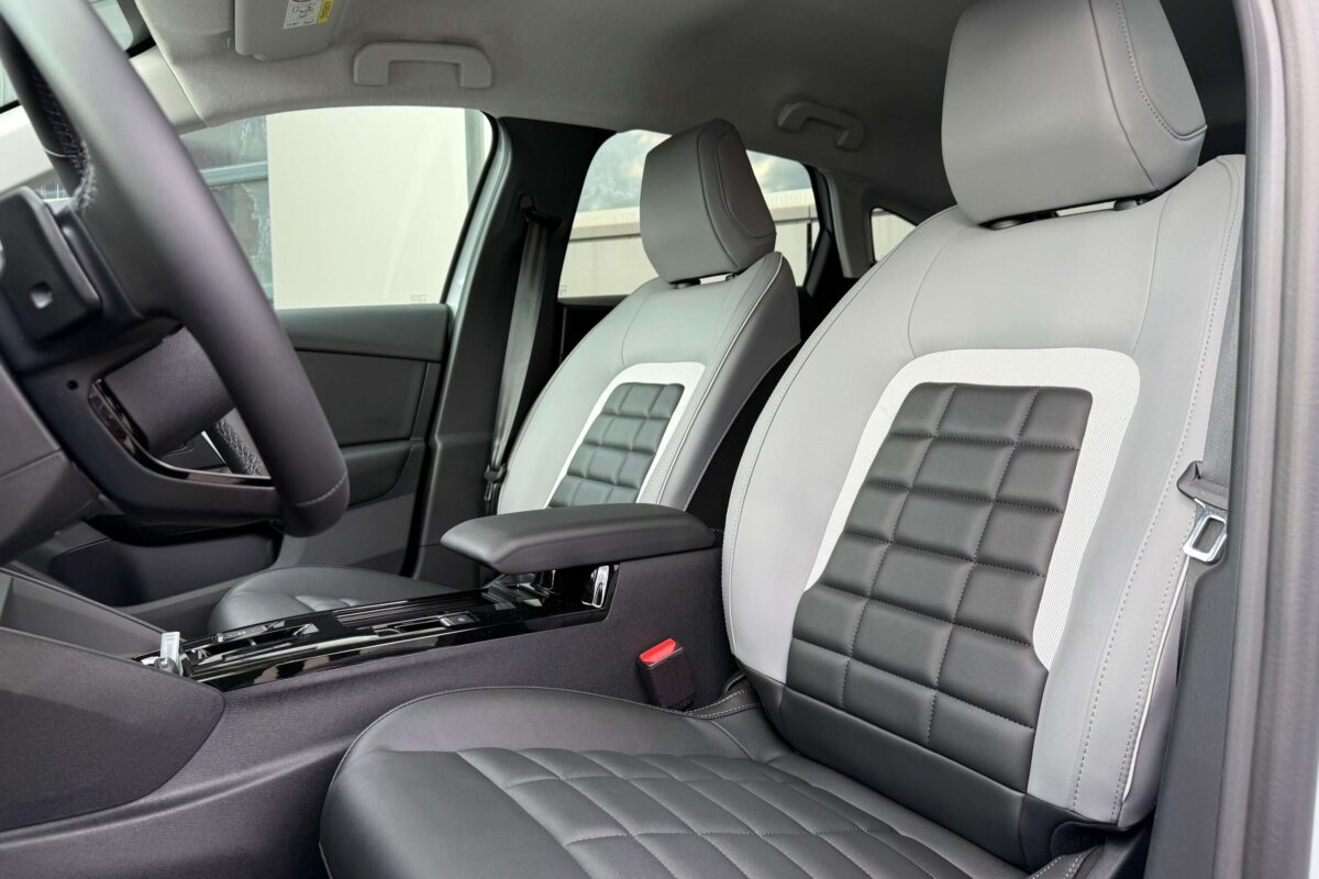 07_Citroen_C4__schwarz_Sitze