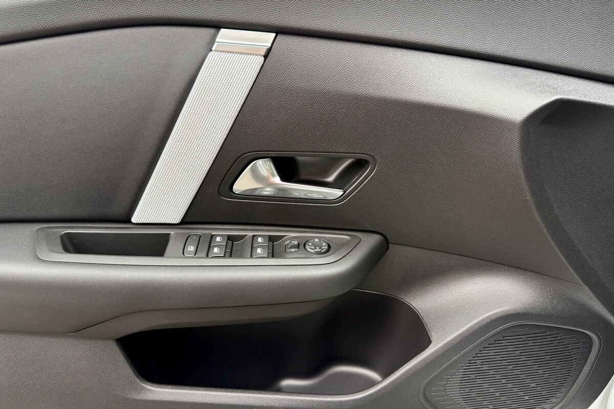 11_Citroen_C4__schwarz_tuerverkleidung